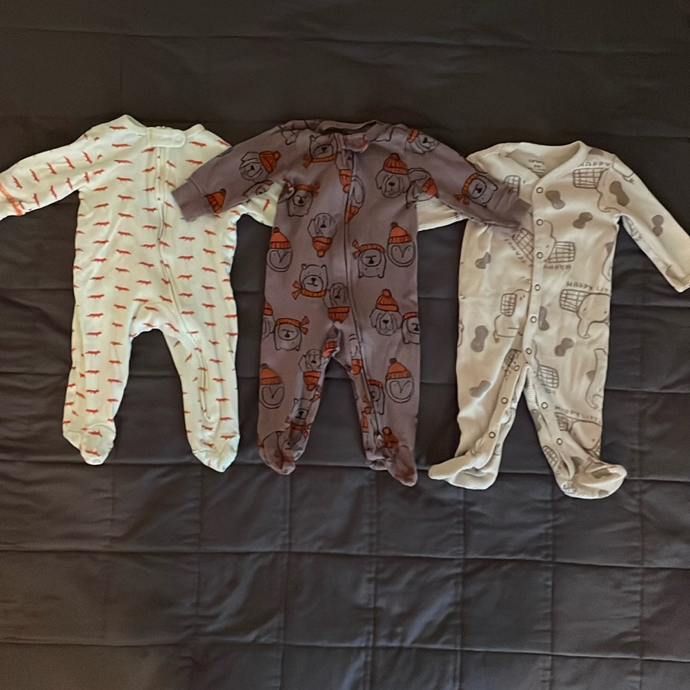 Carter’s 3x6 month footie pajamas, excellent quality